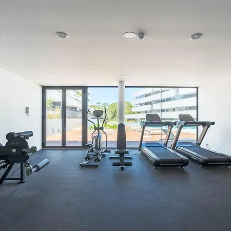 Design - Stylish & Spacious Retreat Apartamento