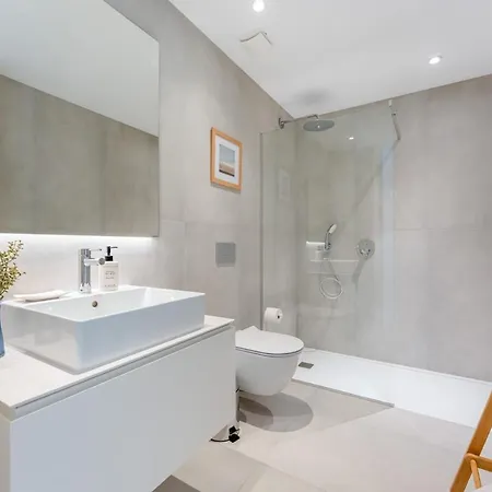 Apartment Design - Stylish & Spacious Retreat