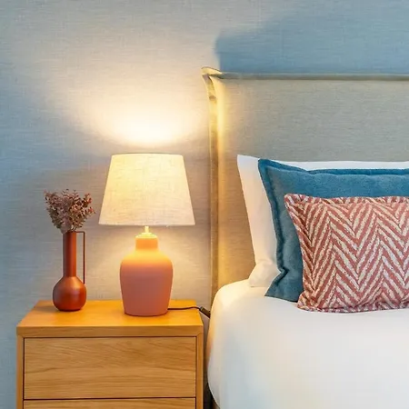 Design - Stylish & Spacious Retreat