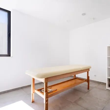 Design - Stylish & Spacious Retreat Apartment