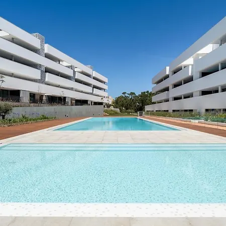 Design - Stylish & Spacious Retreat