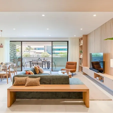 Design - Stylish & Spacious Retreat Apartment *
