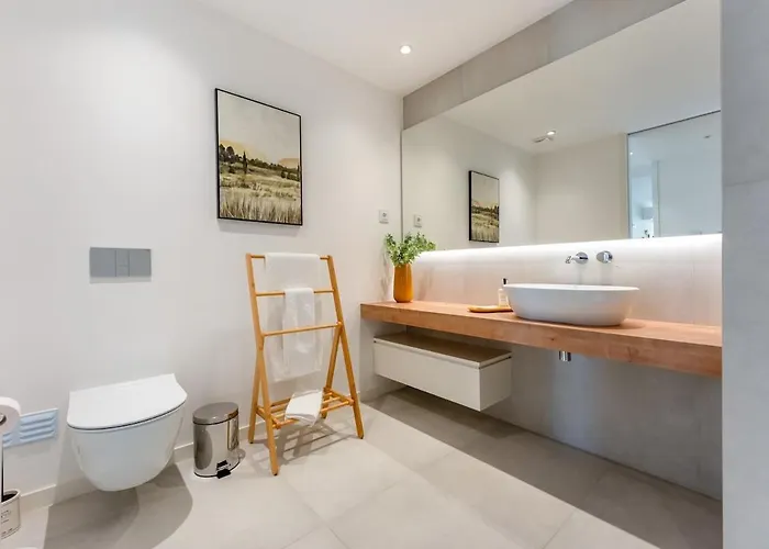 Design - Stylish & Spacious Retreat ラゴス