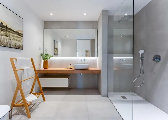 Design - Stylish & Spacious Retreat アパート