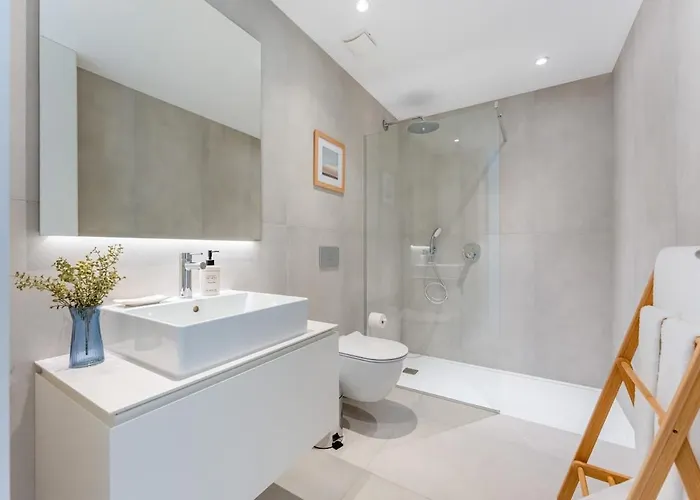 アパート Design - Stylish & Spacious Retreat