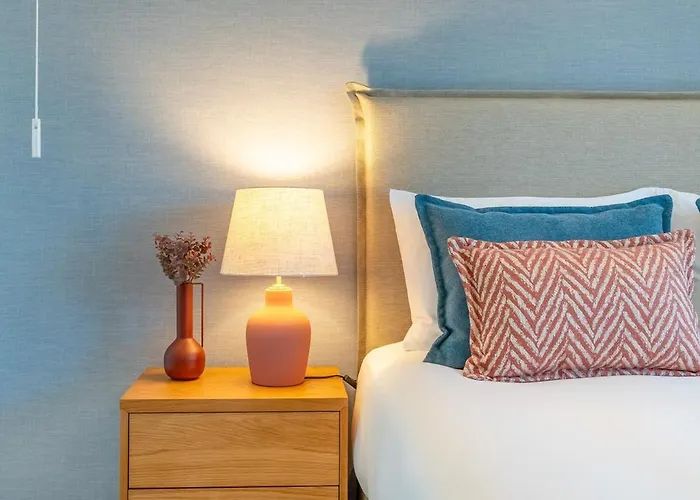 Design - Stylish & Spacious Retreat