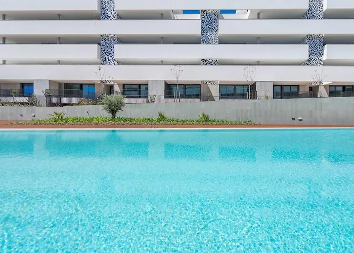 Design - Stylish & Spacious Retreat *