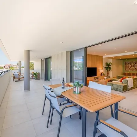 Design - Stylish & Spacious Retreat Λάγος