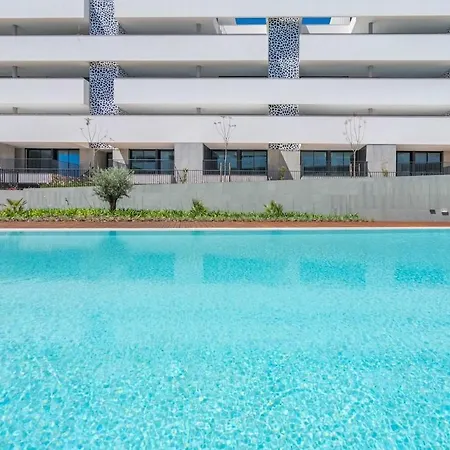 Design - Stylish & Spacious Retreat *